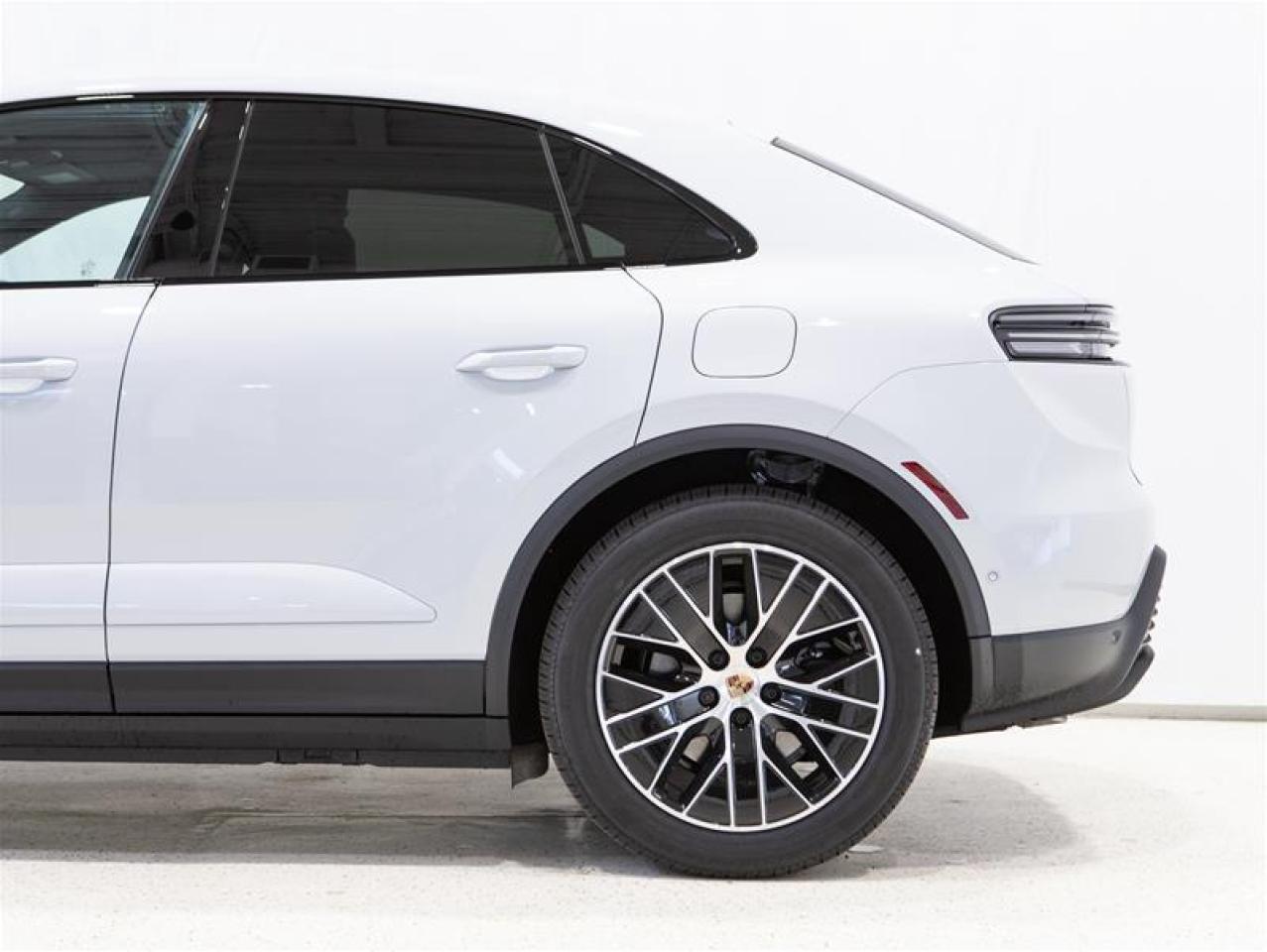 2025 Porsche Macan Electric 4 AWD Photo