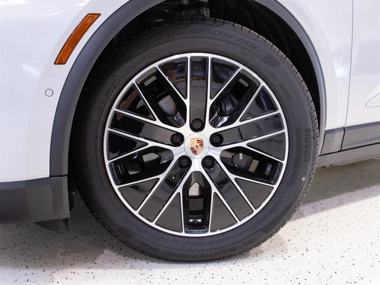 2025 Porsche Macan Electric 4 AWD Photo