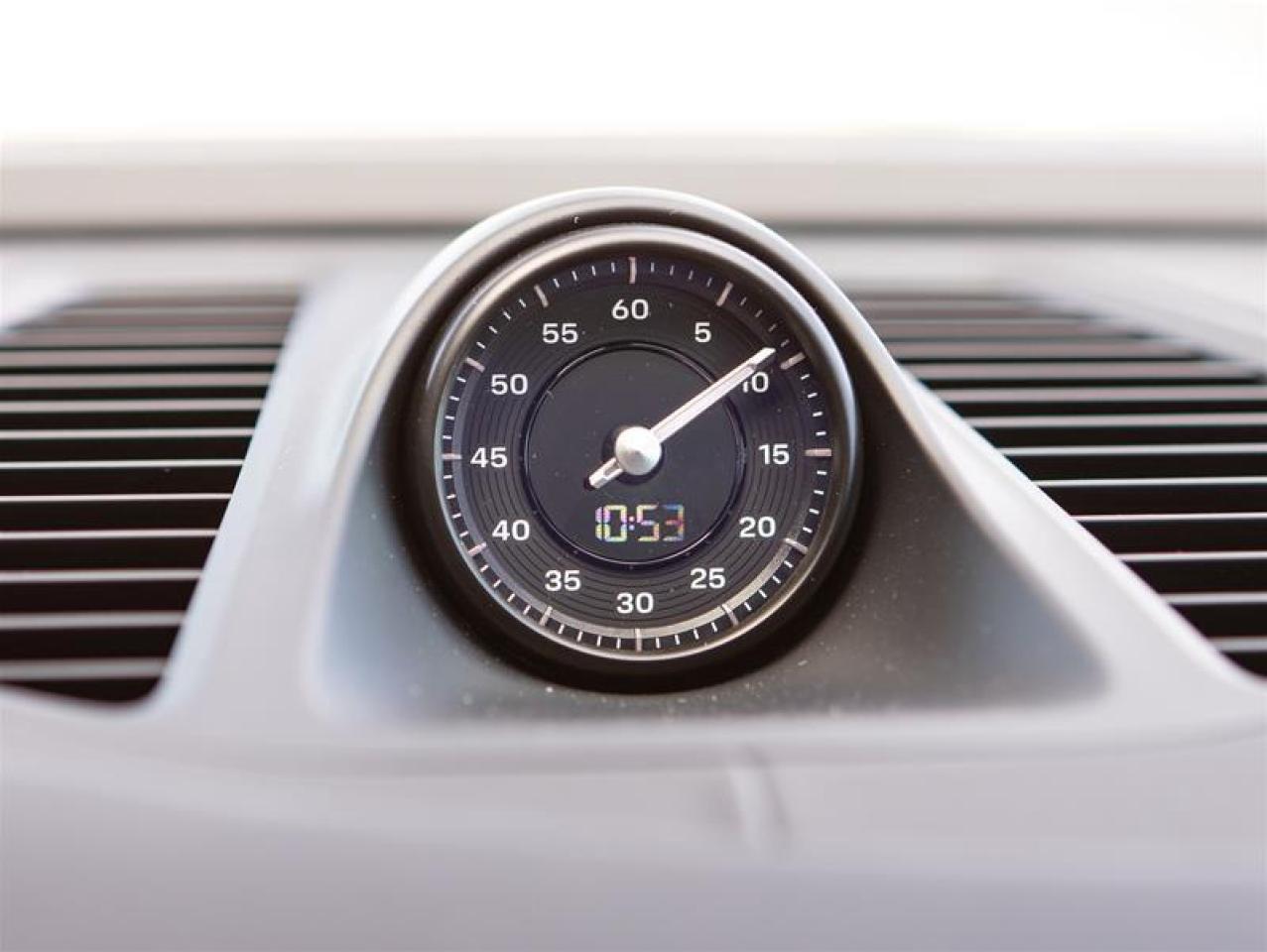 2025 Porsche Macan Electric 4 AWD Photo