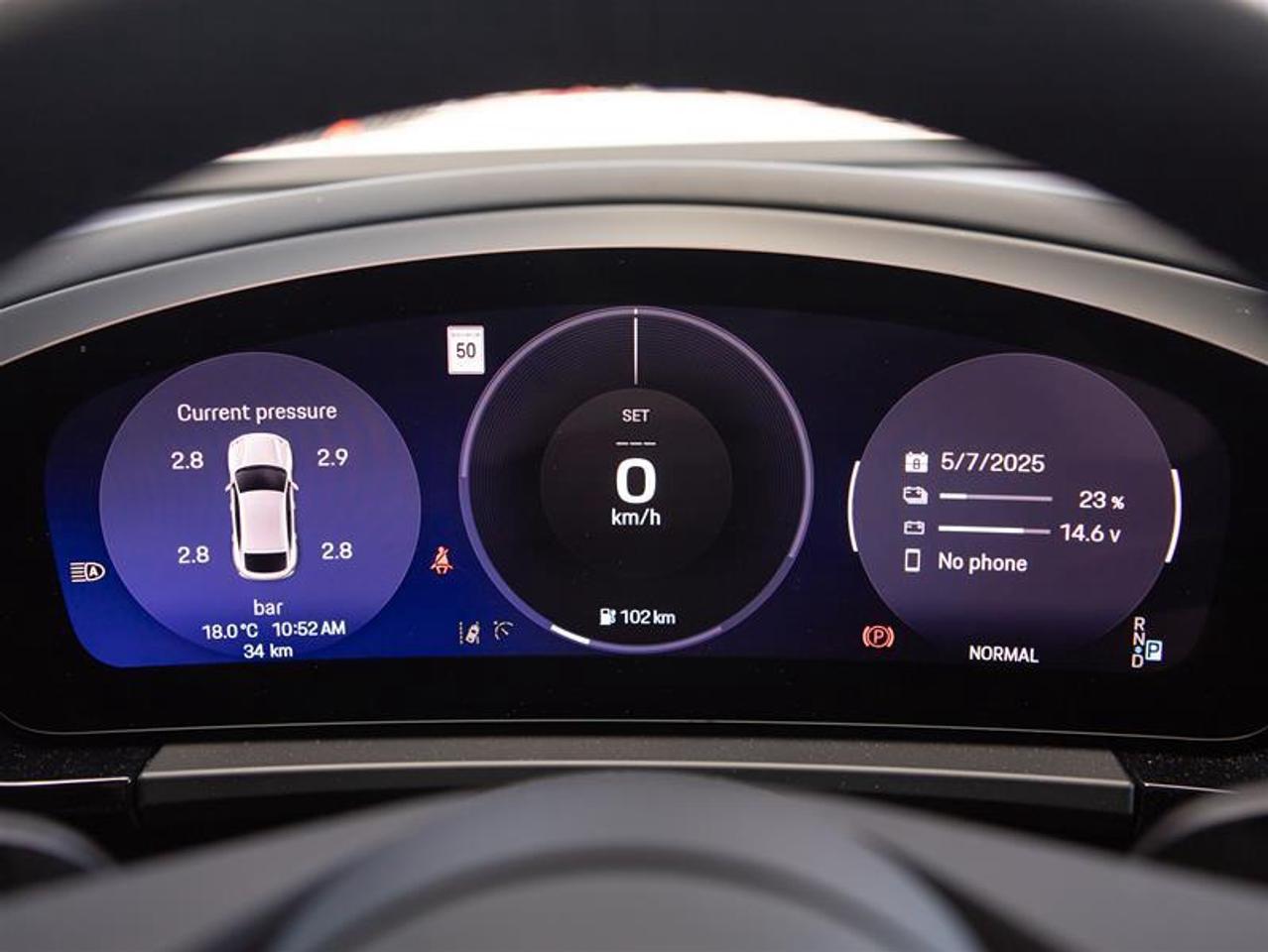 2025 Porsche Macan Electric 4 AWD Photo