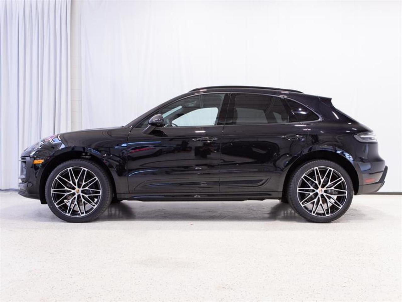 2026 Porsche Macan AWD Photo4