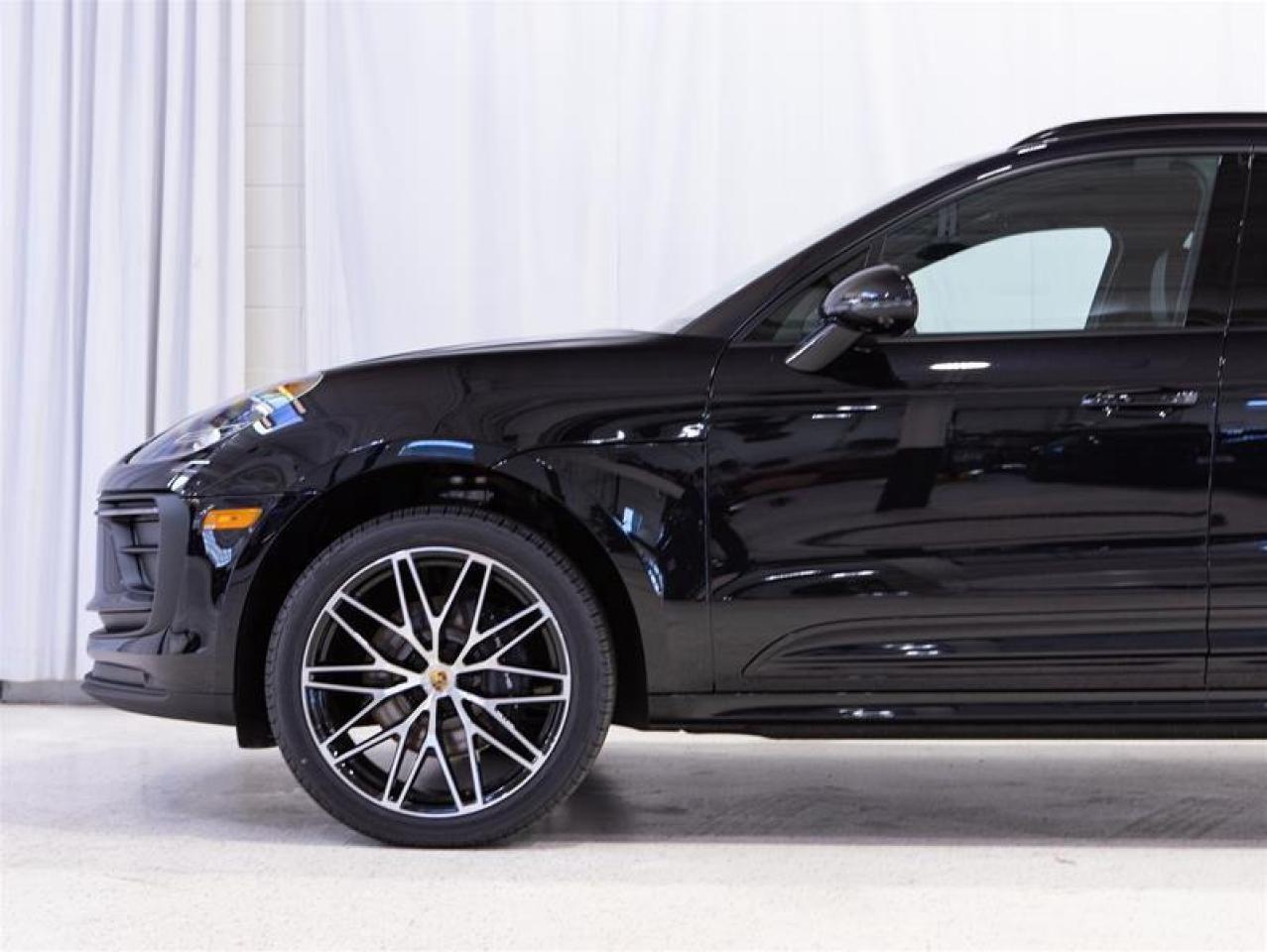 2026 Porsche Macan AWD Photo