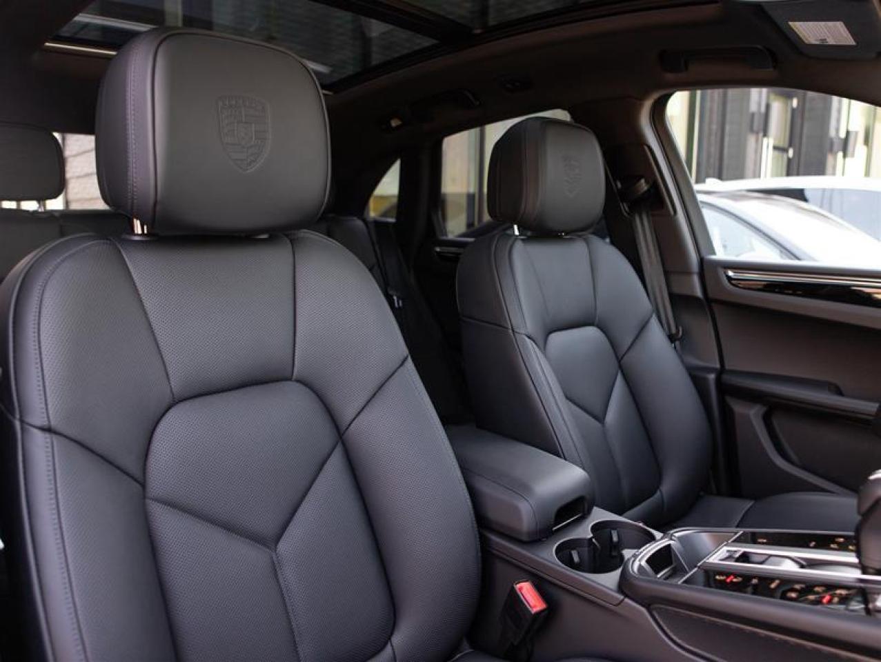 2026 Porsche Macan AWD Photo