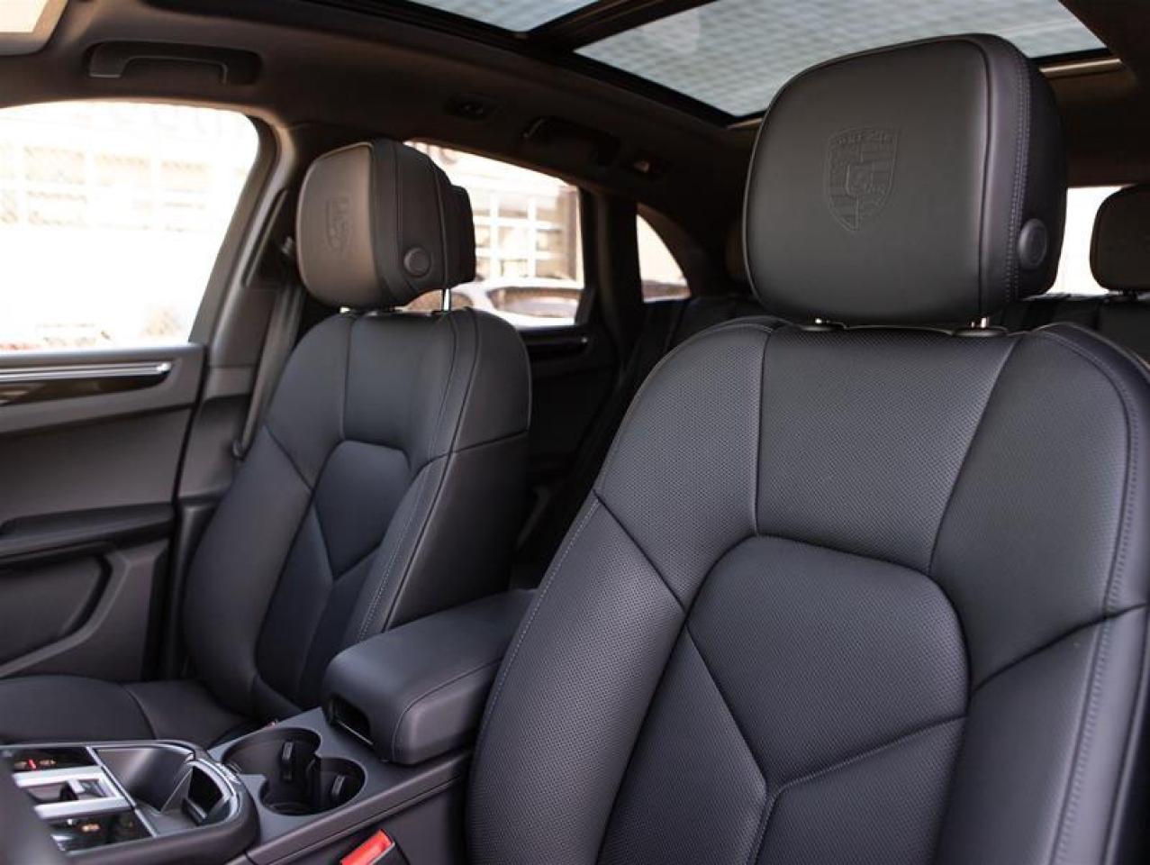 2026 Porsche Macan AWD Photo