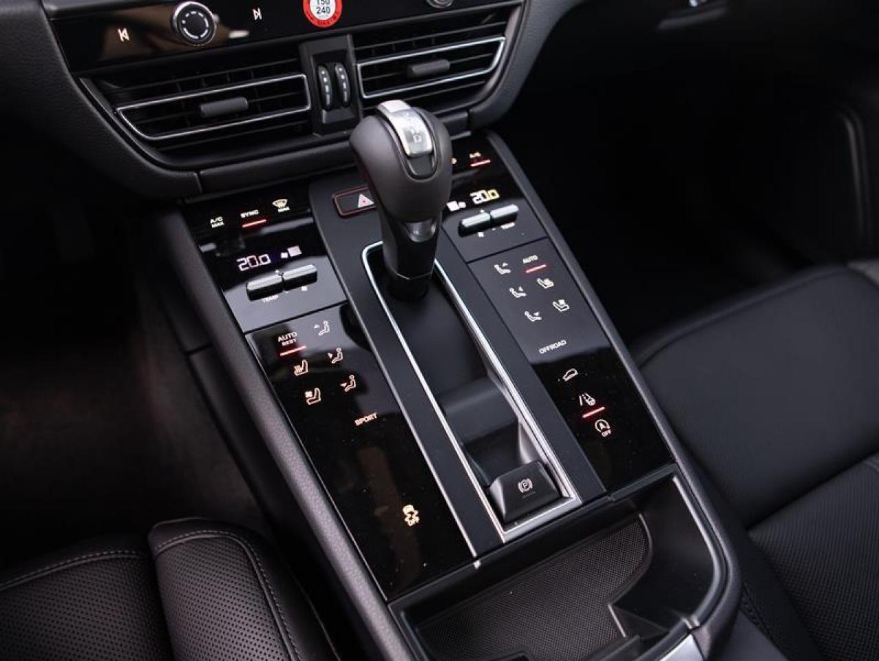 2026 Porsche Macan AWD Photo