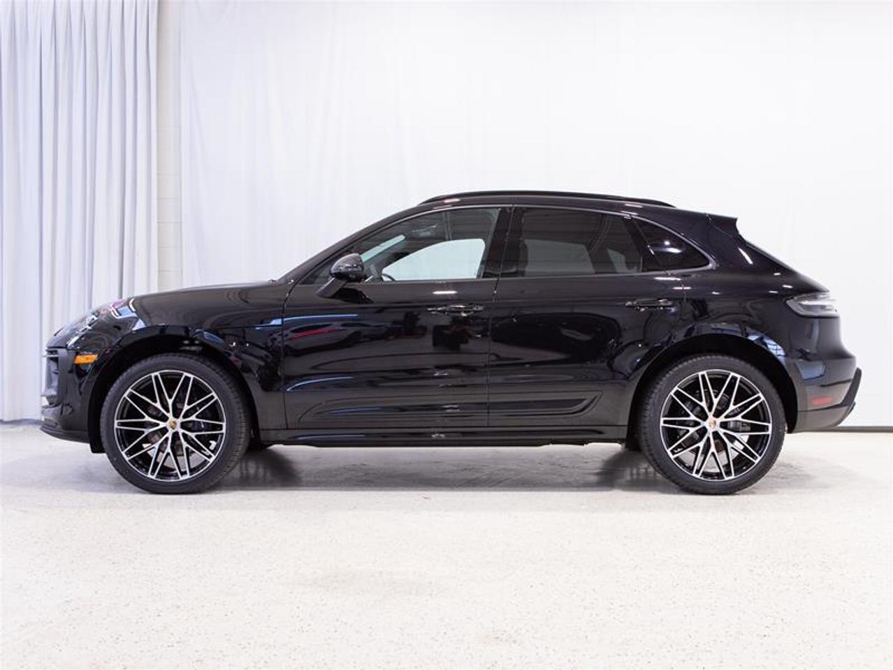 2026 Porsche Macan AWD Photo