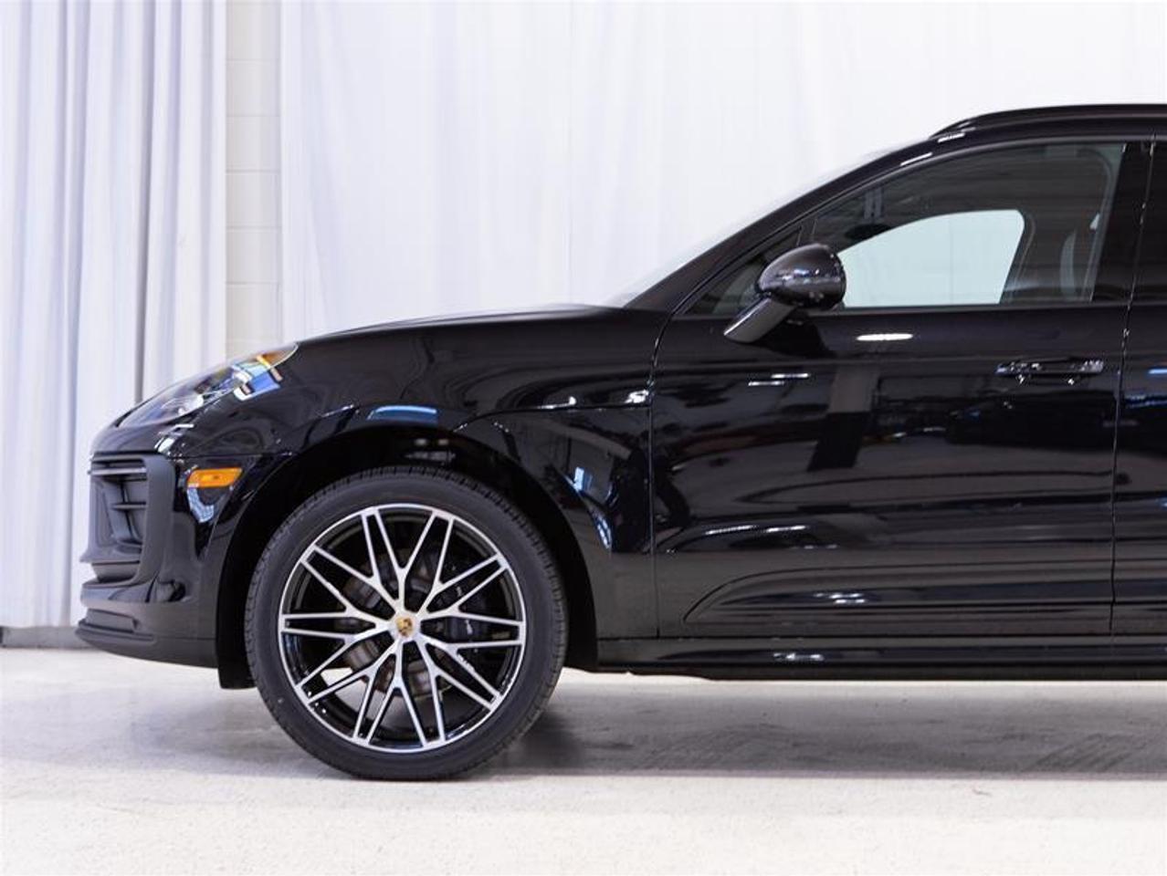 2026 Porsche Macan AWD Photo