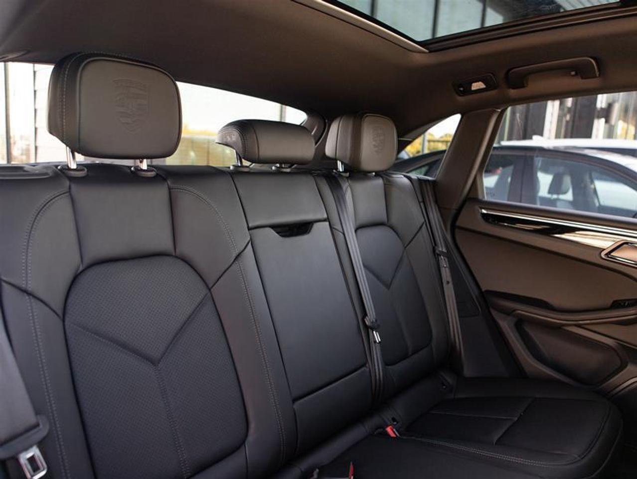 2026 Porsche Macan AWD Photo