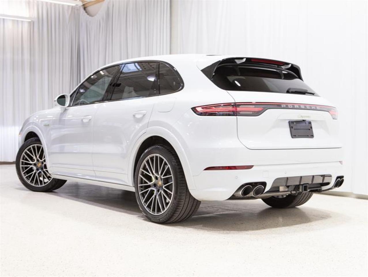 2023 Porsche Cayenne E-Hybrid Photo