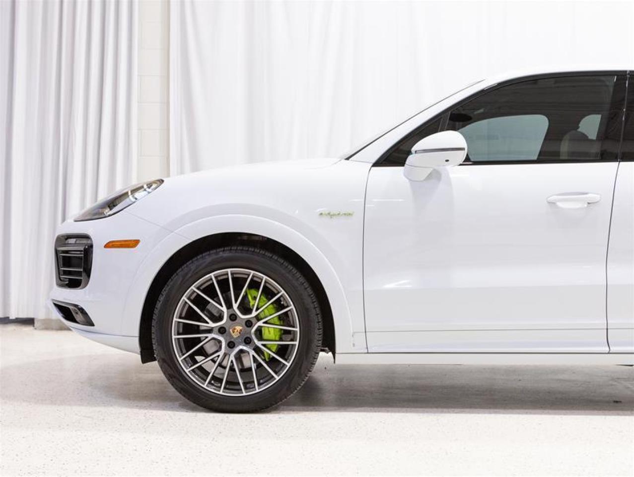 2023 Porsche Cayenne E-Hybrid Photo