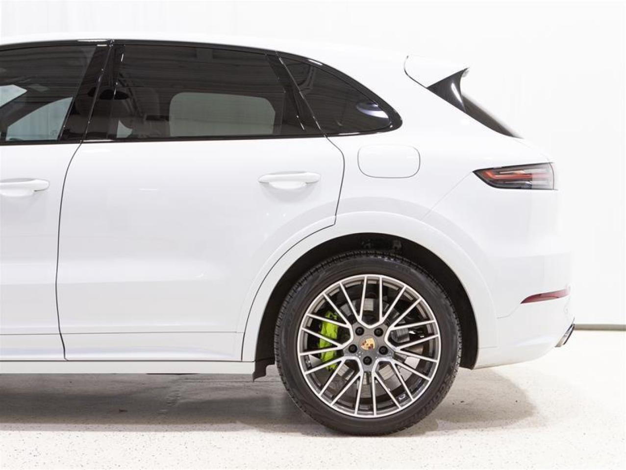2023 Porsche Cayenne E-Hybrid Photo