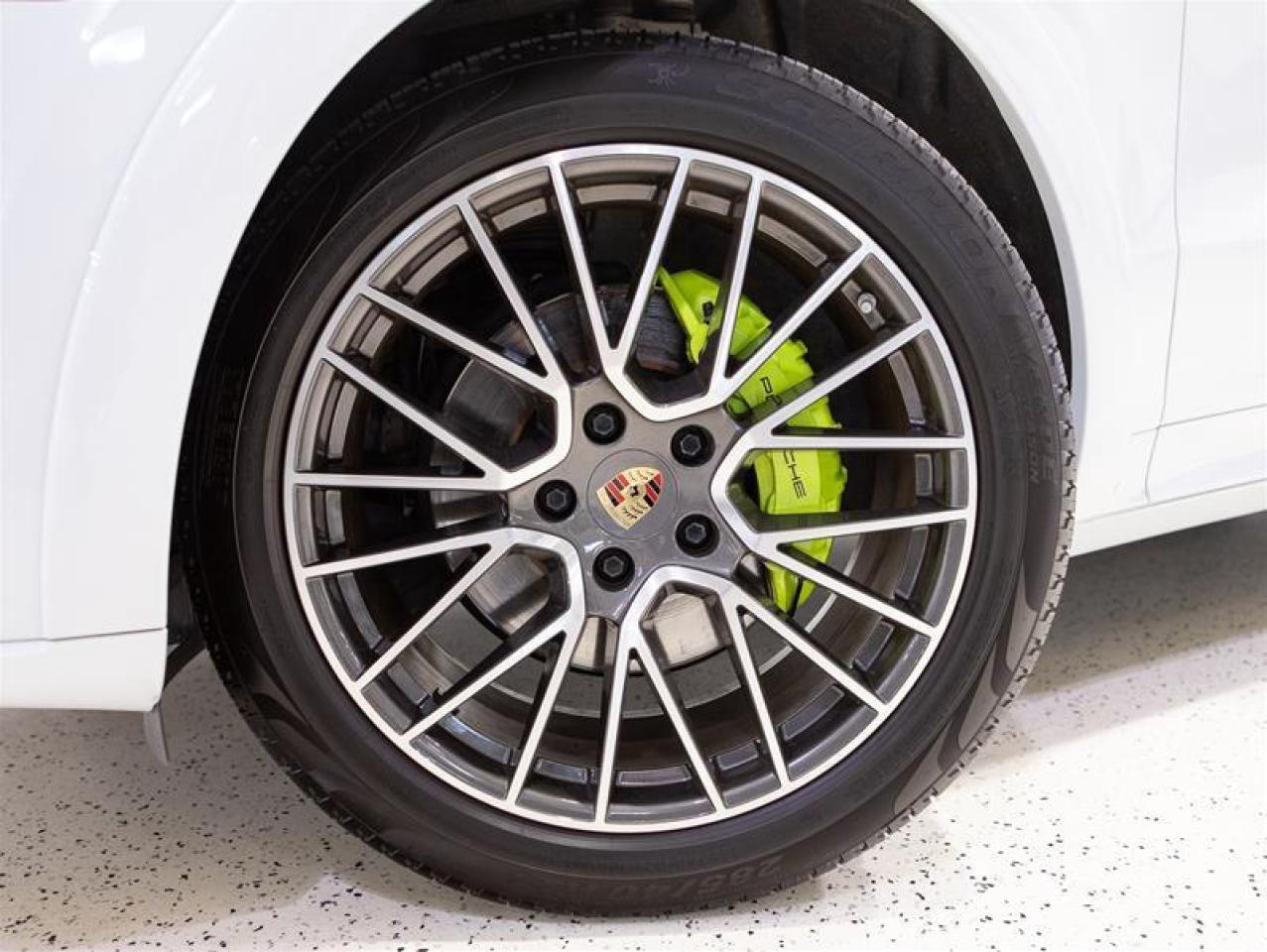 2023 Porsche Cayenne E-Hybrid Photo