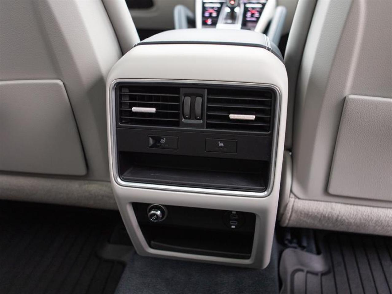 2023 Porsche Cayenne E-Hybrid Photo