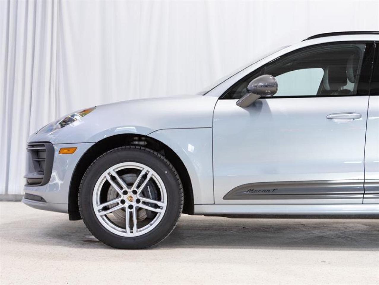 2025 Porsche Macan T AWD Photo