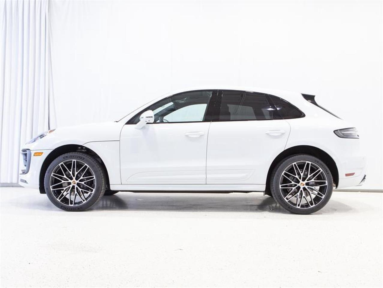 2025 Porsche Macan AWD Photo3