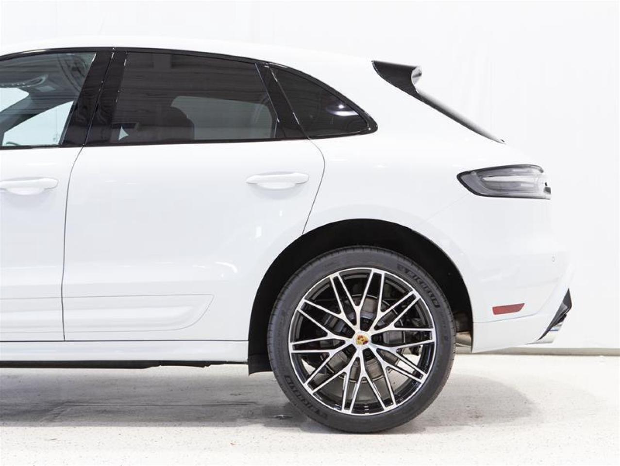 2025 Porsche Macan AWD Photo