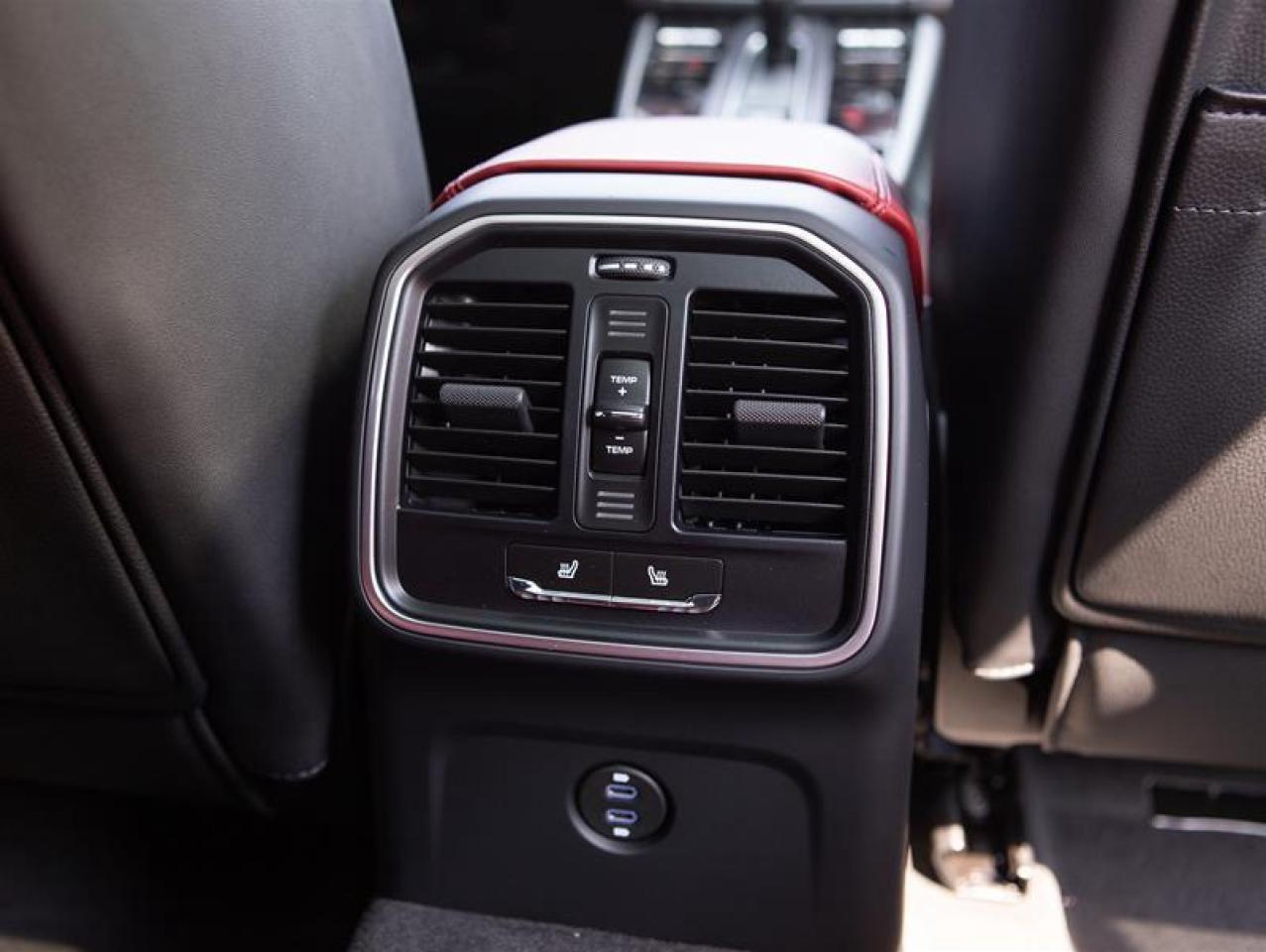 2025 Porsche Macan AWD Photo