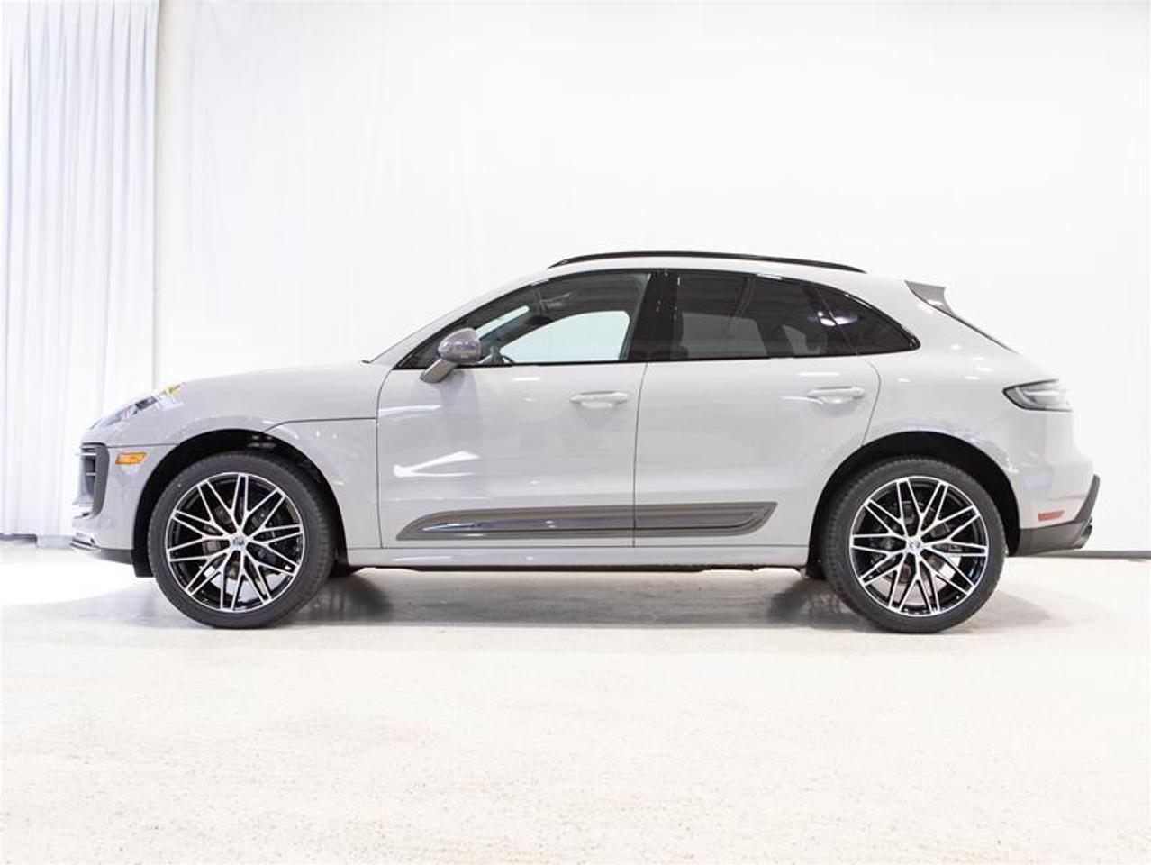 2026 Porsche Macan T AWD Photo