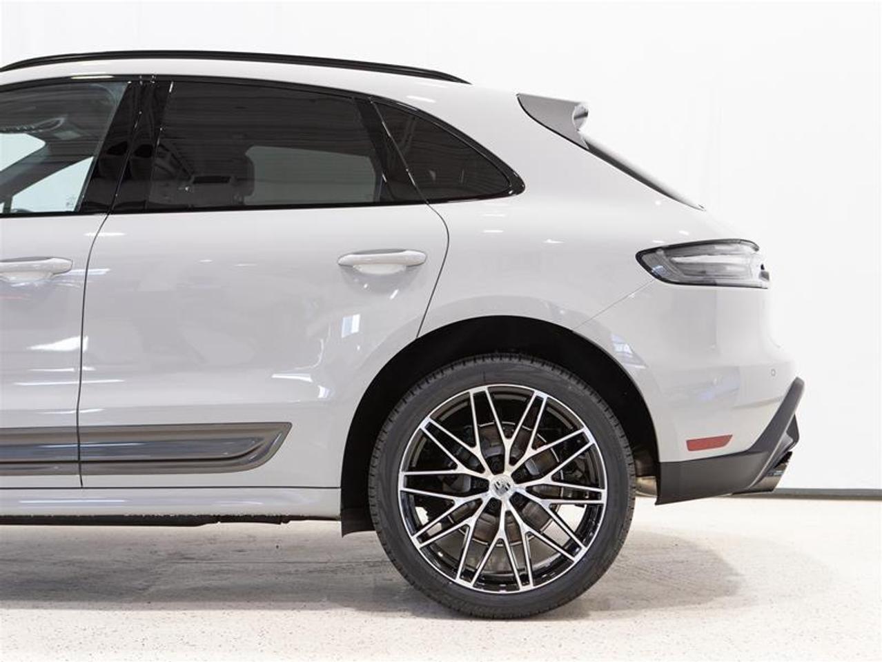 2026 Porsche Macan T AWD Photo