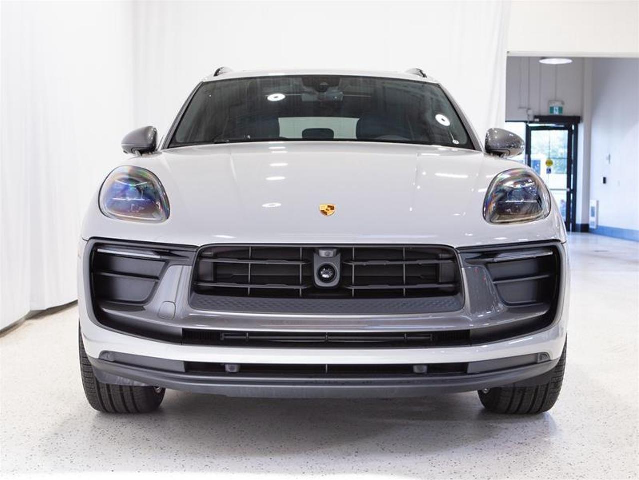2026 Porsche Macan T AWD Photo