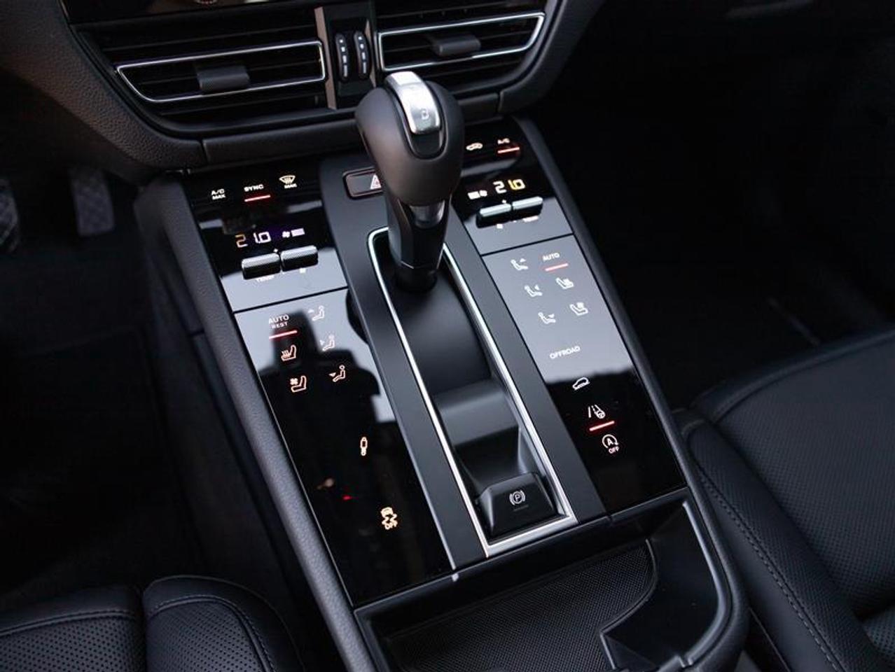 2026 Porsche Macan T AWD Photo