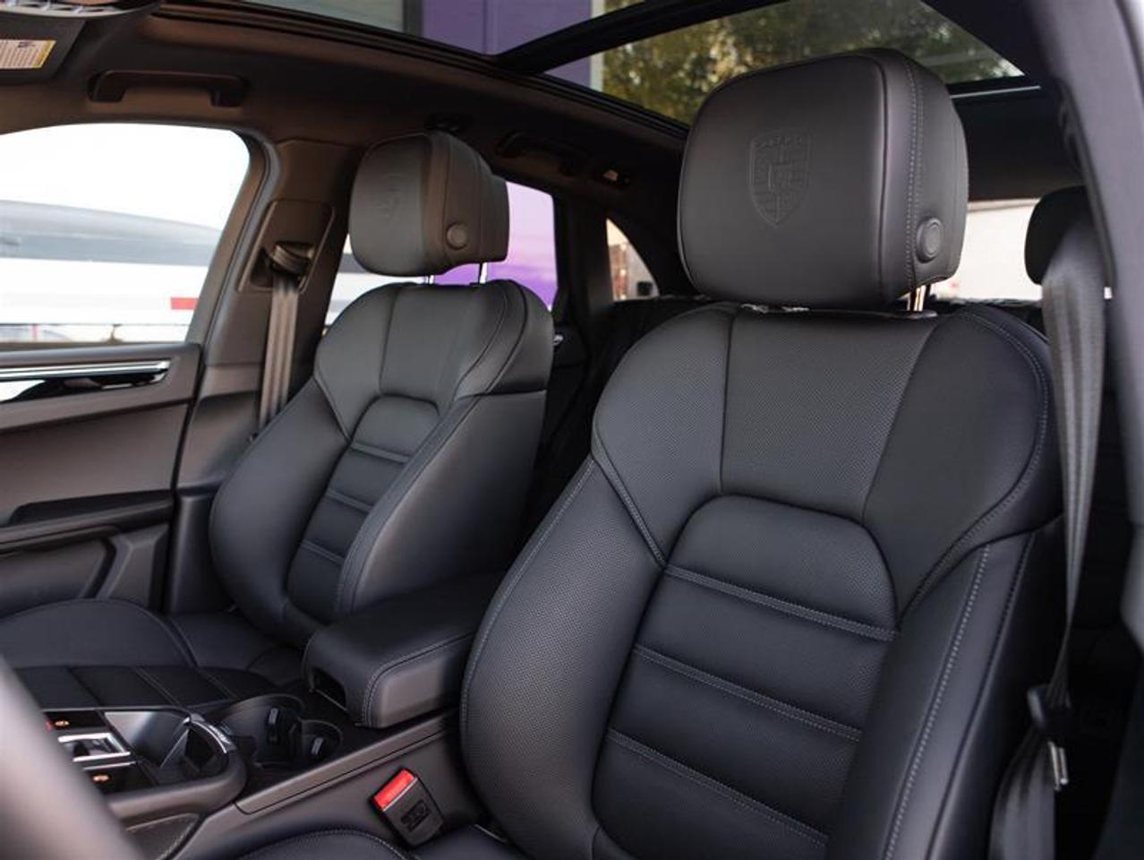 2026 Porsche Macan T AWD Photo