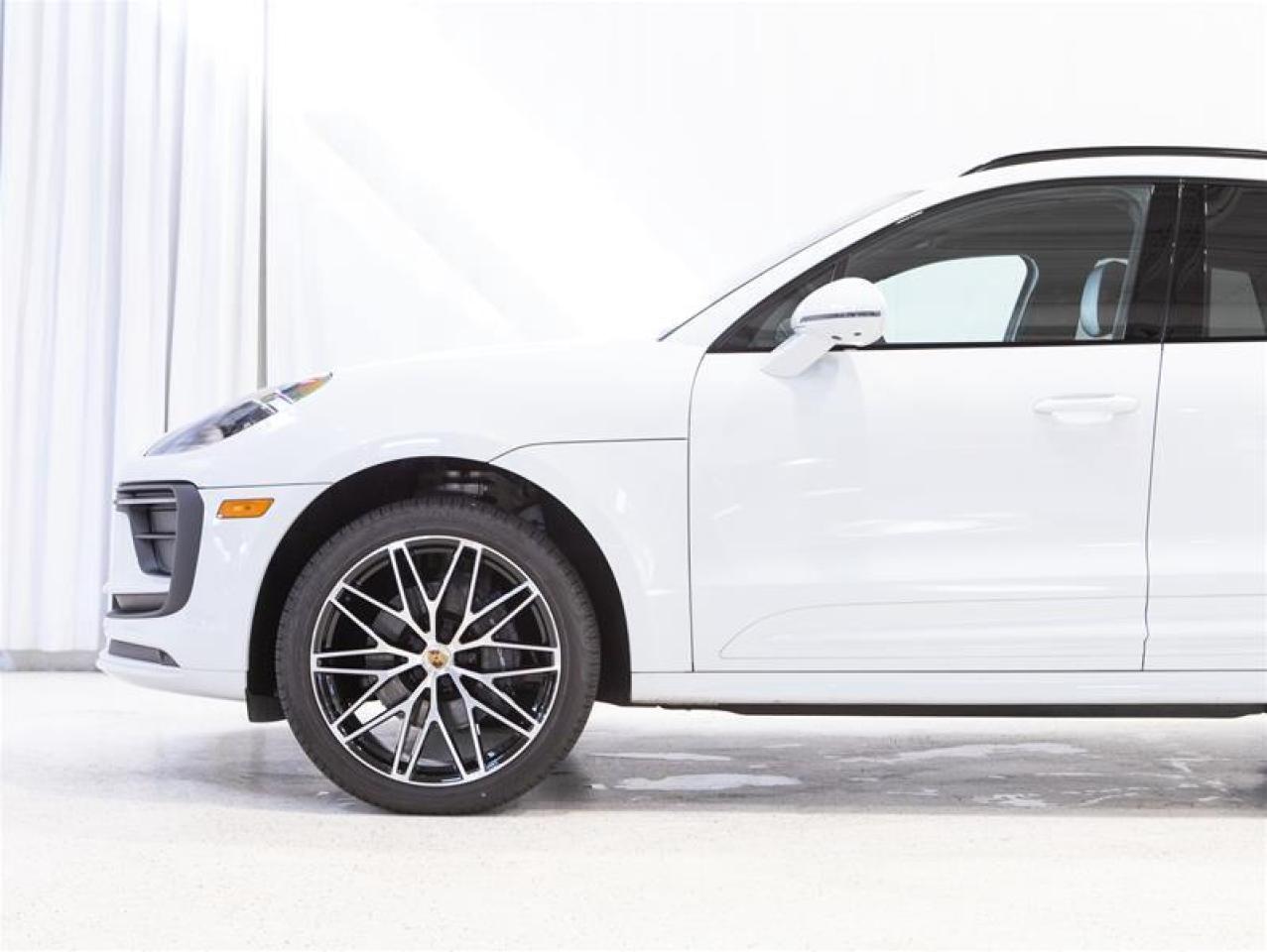 2024 Porsche Macan AWD Photo