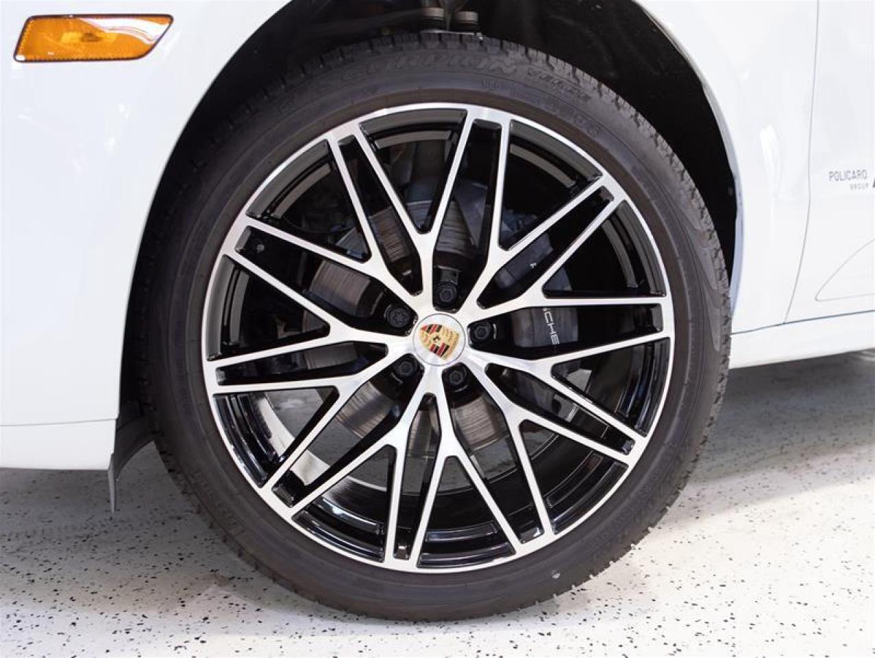 2024 Porsche Macan AWD Photo