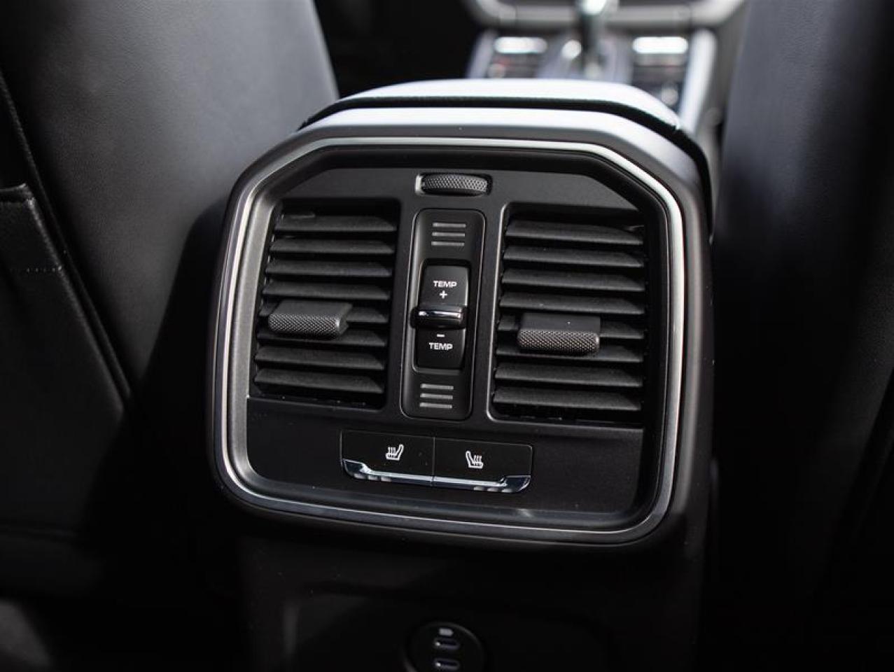 2024 Porsche Macan AWD Photo