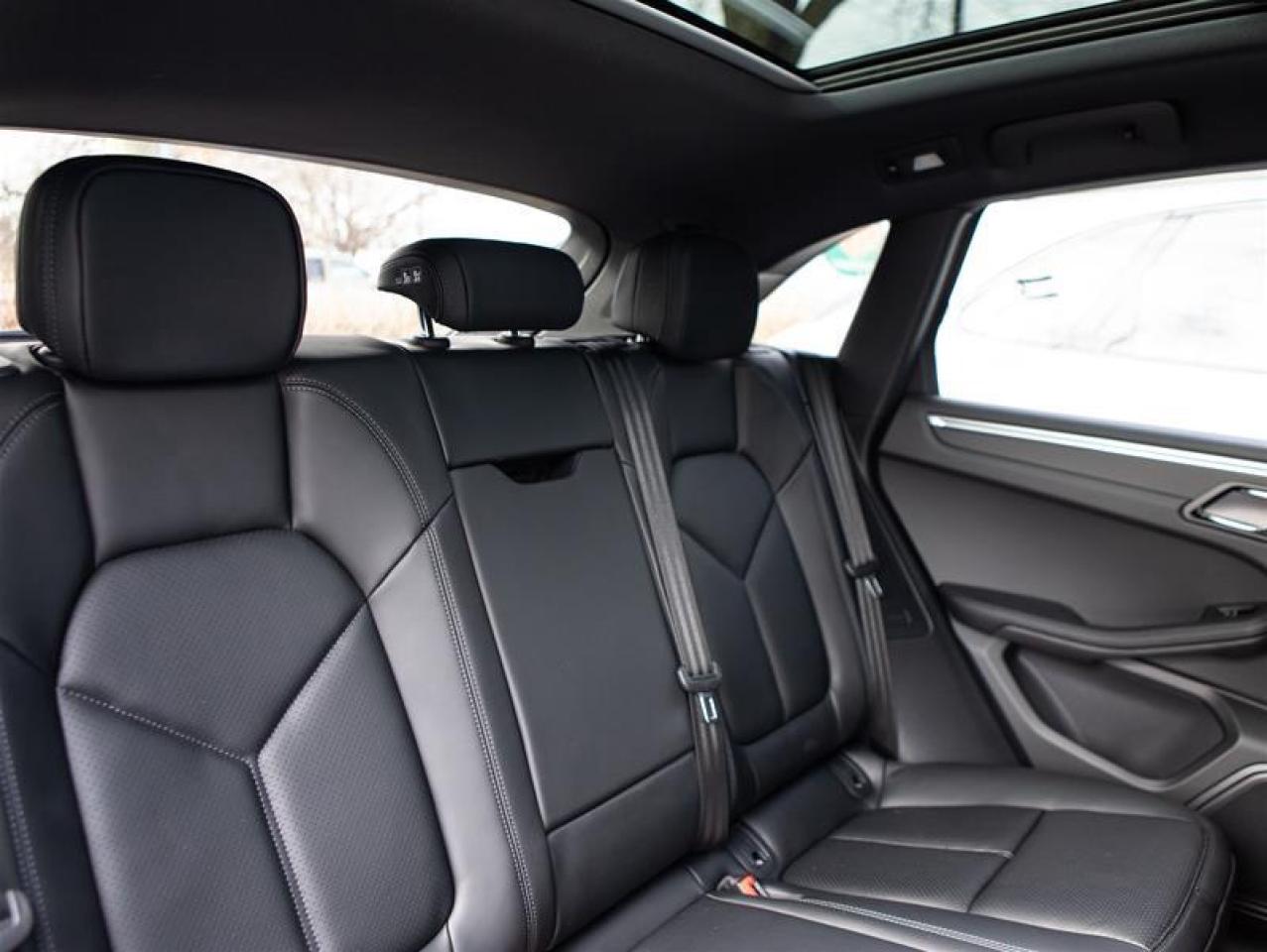 2024 Porsche Macan AWD Photo