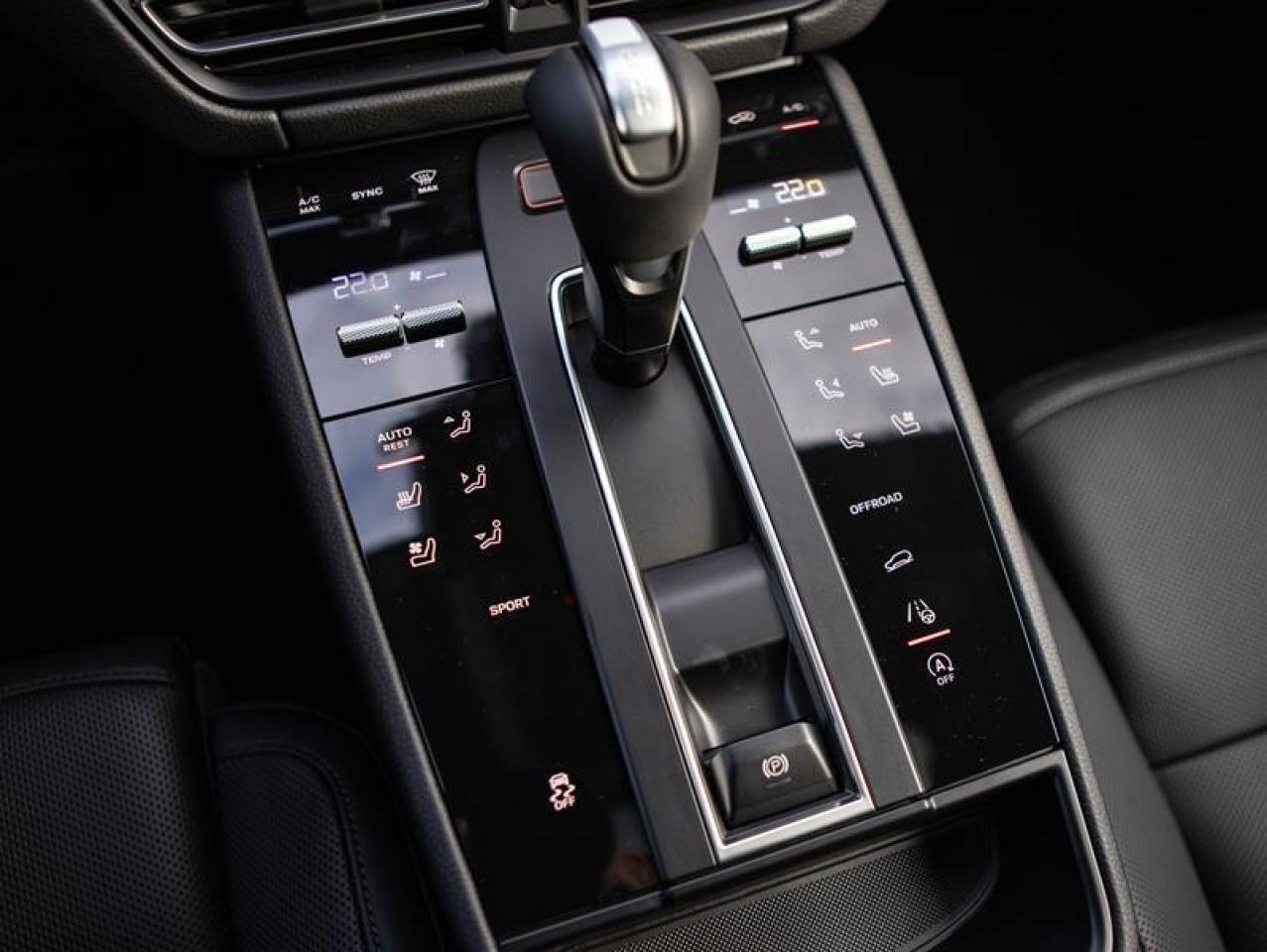 2024 Porsche Macan AWD Photo