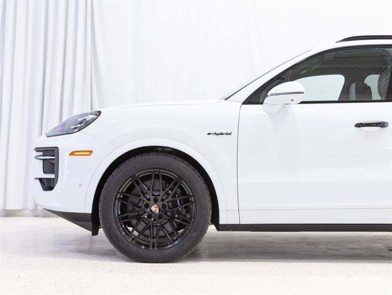 2024 Porsche Cayenne e-Hybrid AWD Photo