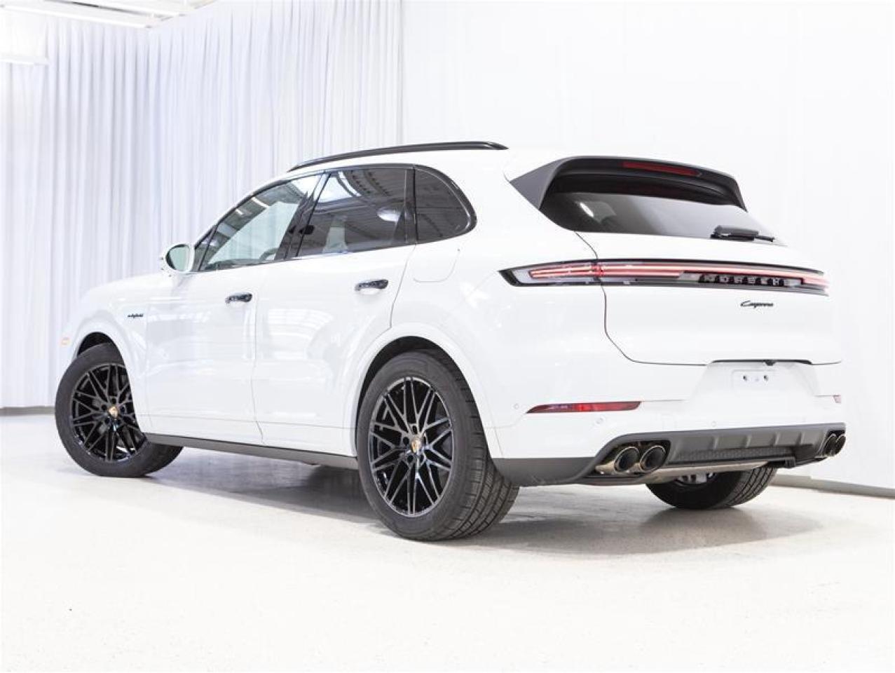 2024 Porsche Cayenne e-Hybrid AWD Photo2
