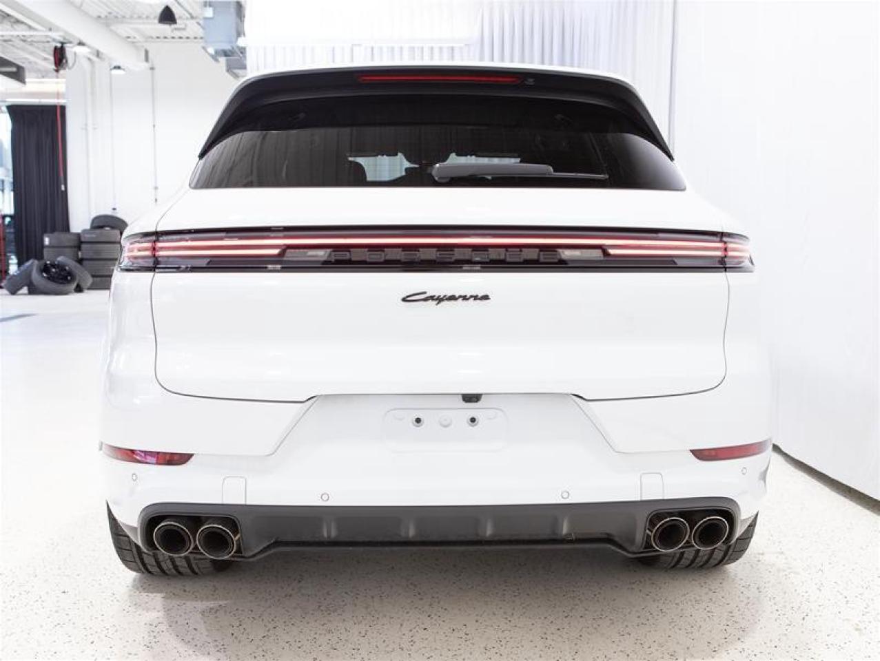 2024 Porsche Cayenne e-Hybrid AWD Photo