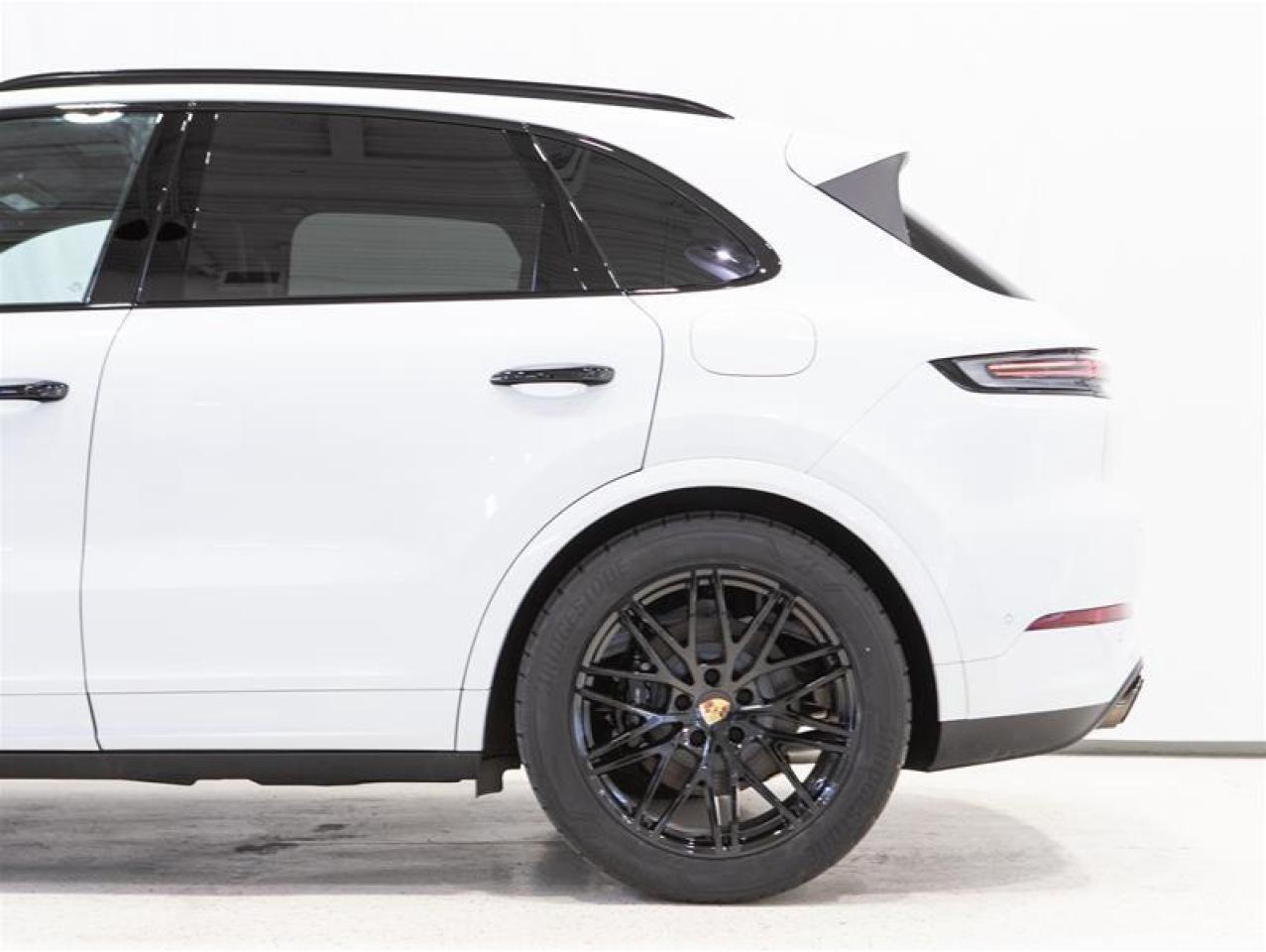 2024 Porsche Cayenne e-Hybrid AWD Photo