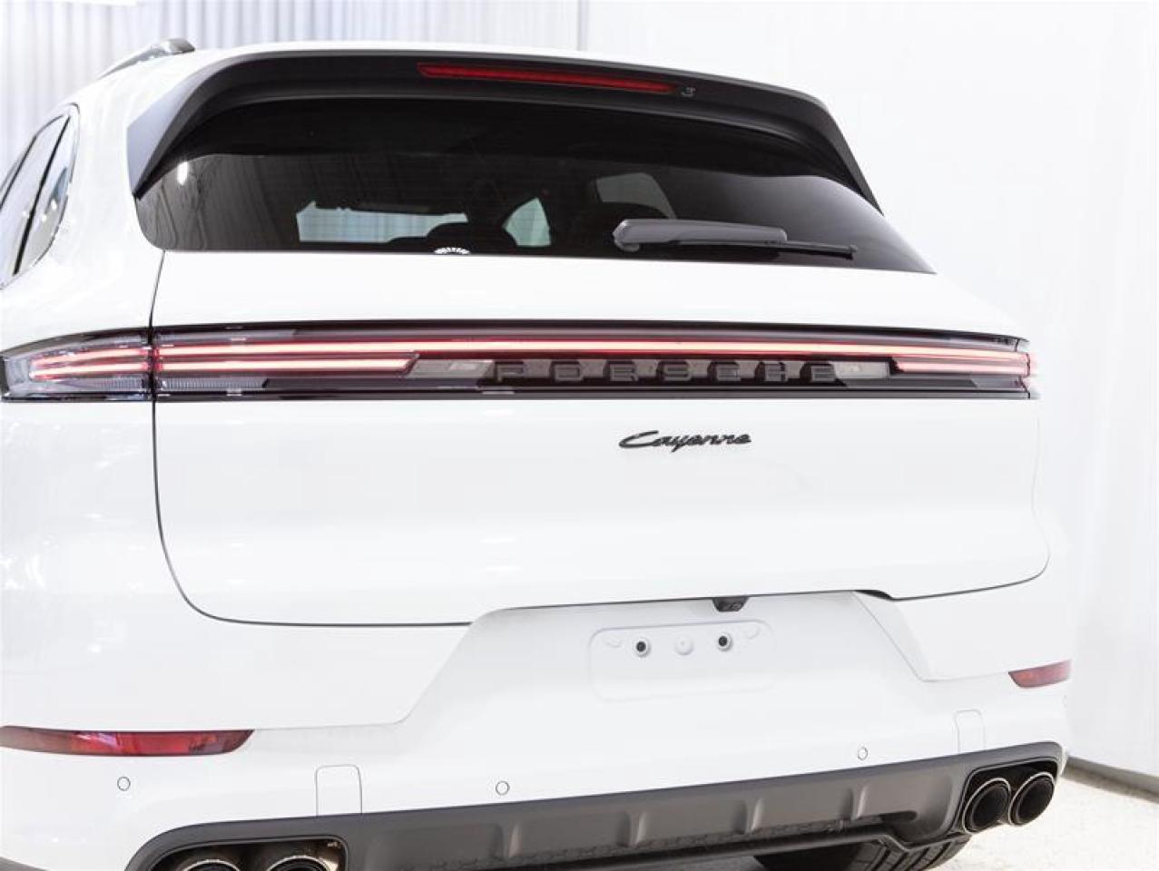 2024 Porsche Cayenne e-Hybrid AWD Photo