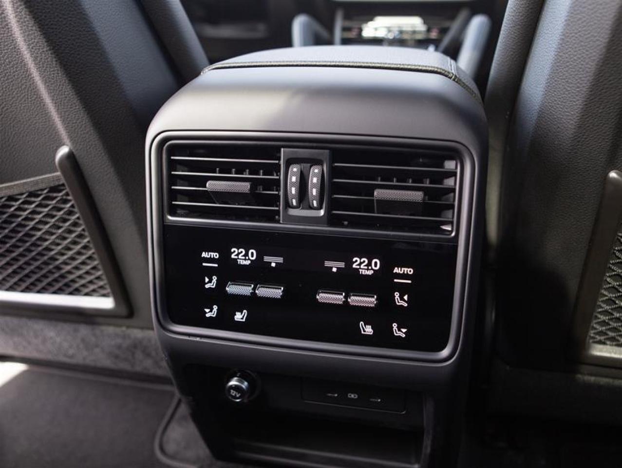 2024 Porsche Cayenne e-Hybrid AWD Photo