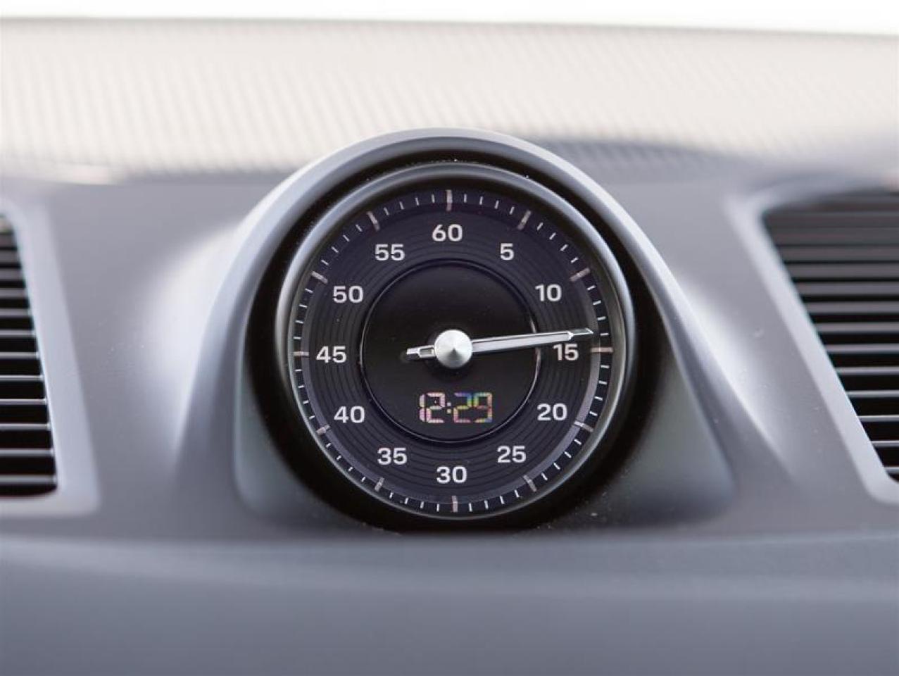 2024 Porsche Cayenne e-Hybrid AWD Photo