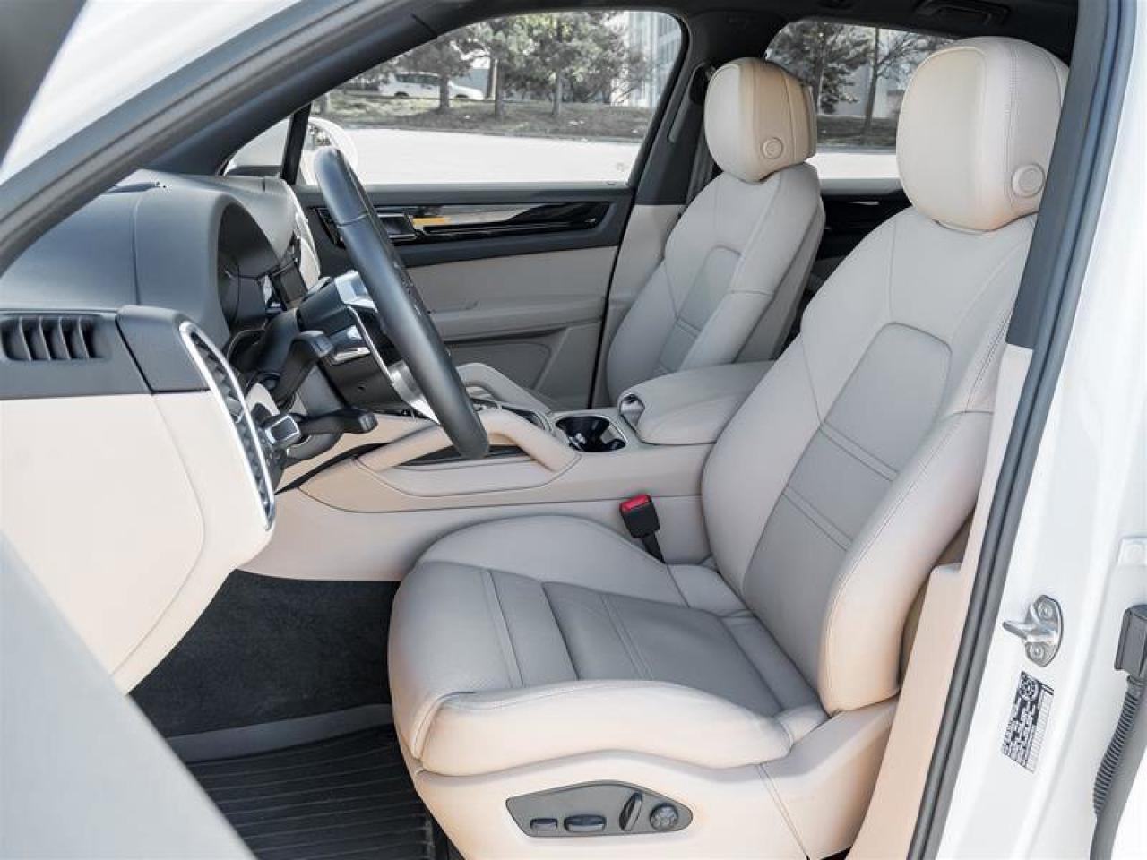 2023 Porsche Cayenne AWD Premium Pkg Soft Close Doors Heated Windshield Photo