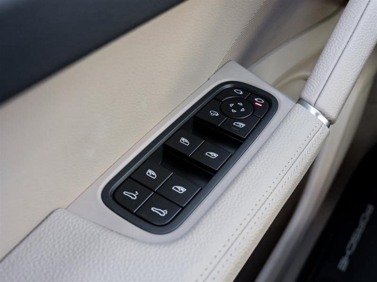 2023 Porsche Cayenne AWD Premium Pkg Soft Close Doors Heated Windshield Photo