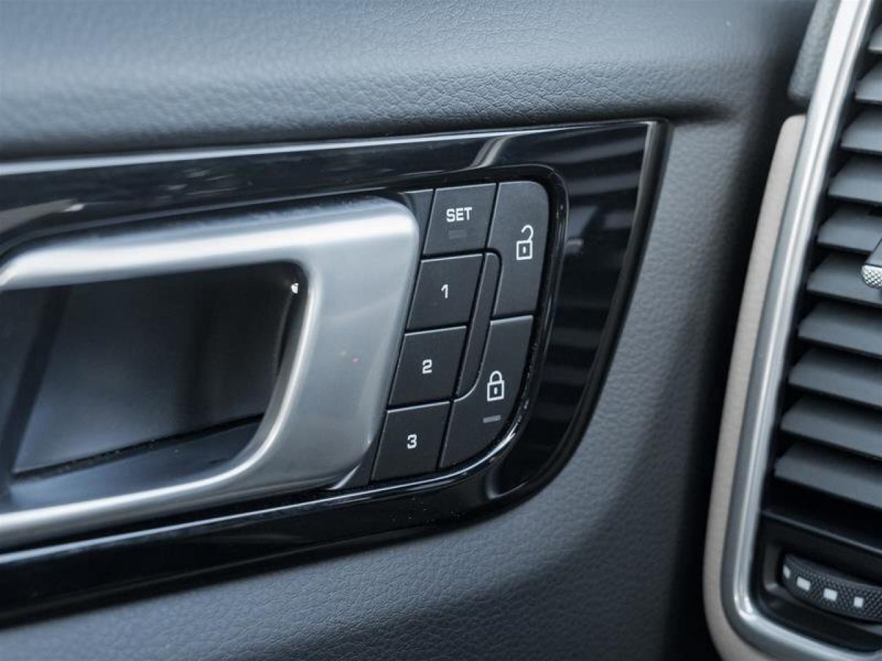 2023 Porsche Cayenne AWD Premium Pkg Soft Close Doors Heated Windshield Photo