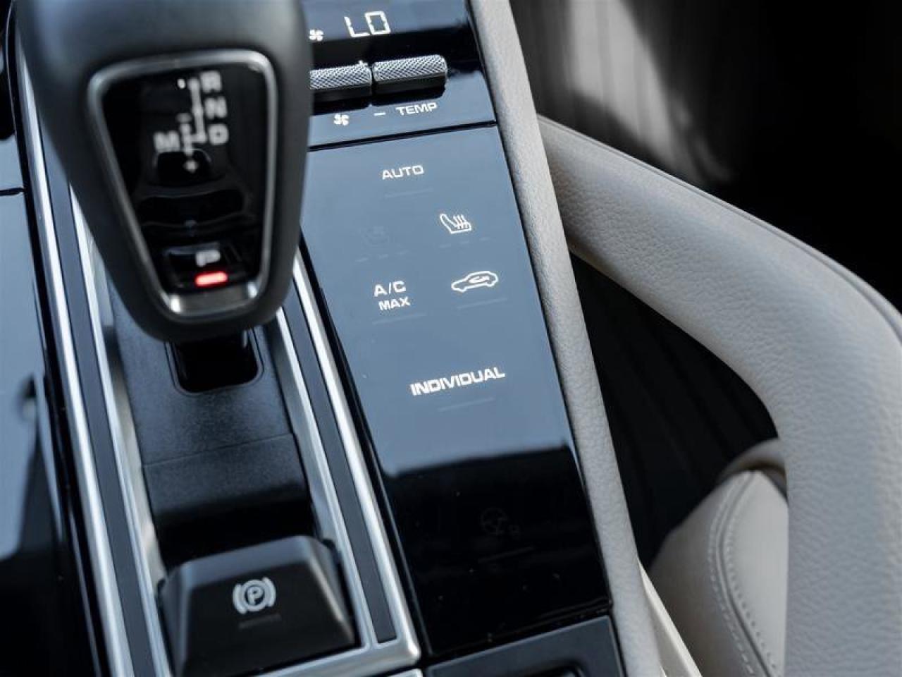 2023 Porsche Cayenne AWD Premium Pkg Soft Close Doors Heated Windshield Photo