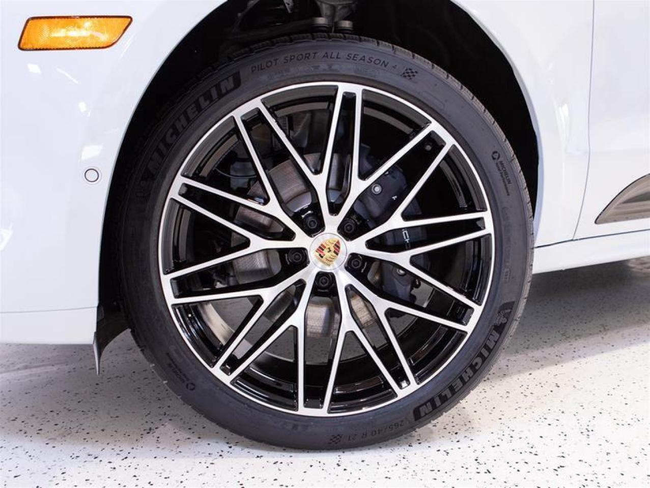 2025 Porsche Macan T AWD Photo