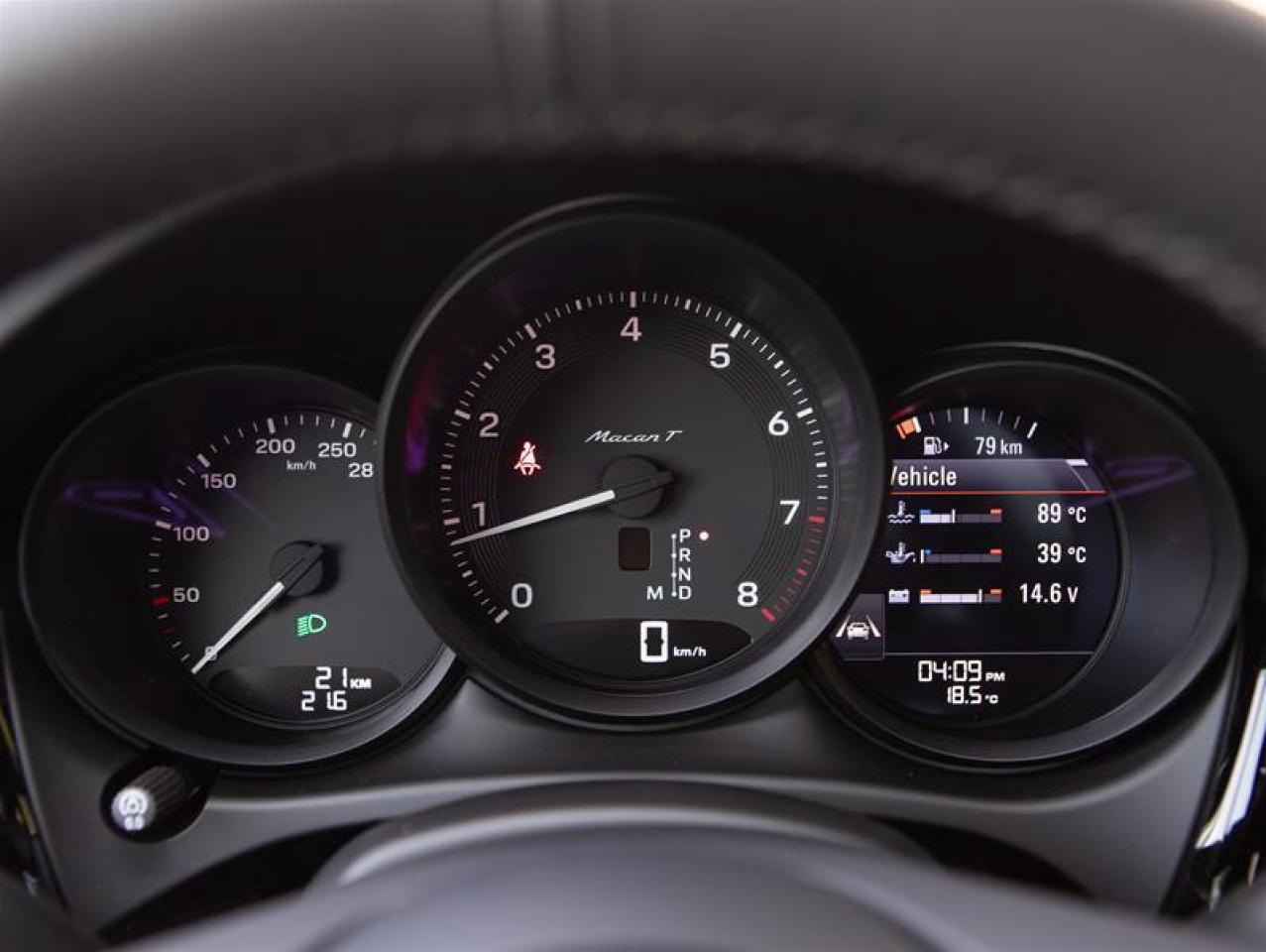 2025 Porsche Macan T AWD Photo