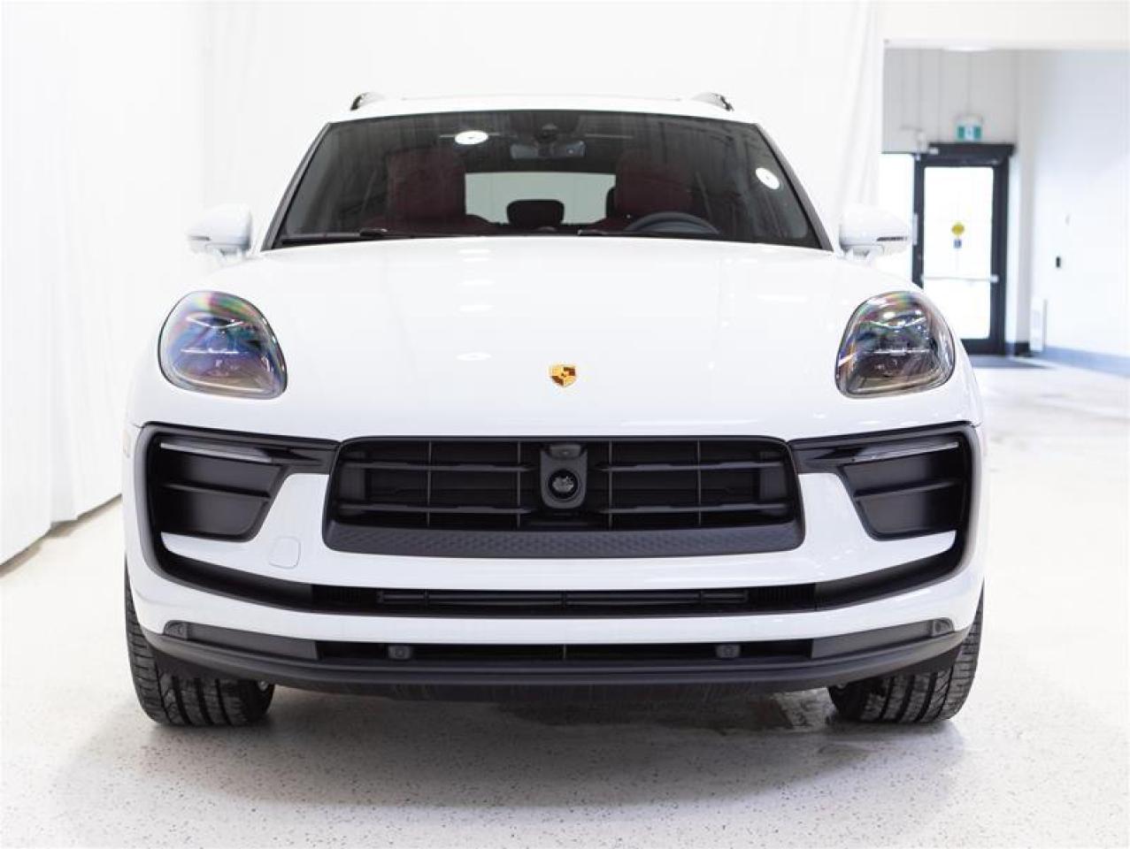 2025 Porsche Macan AWD Photo