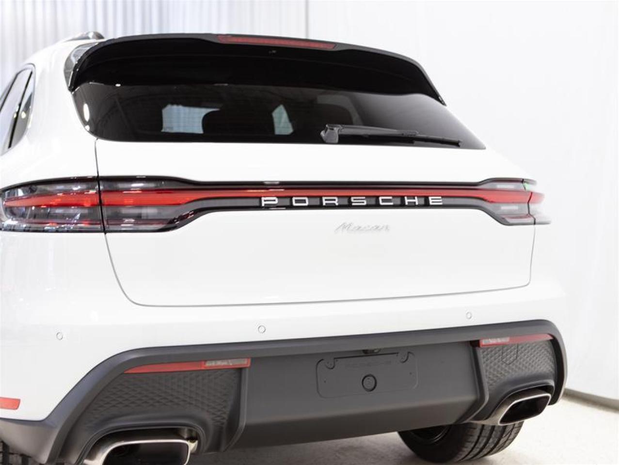 2025 Porsche Macan AWD Photo