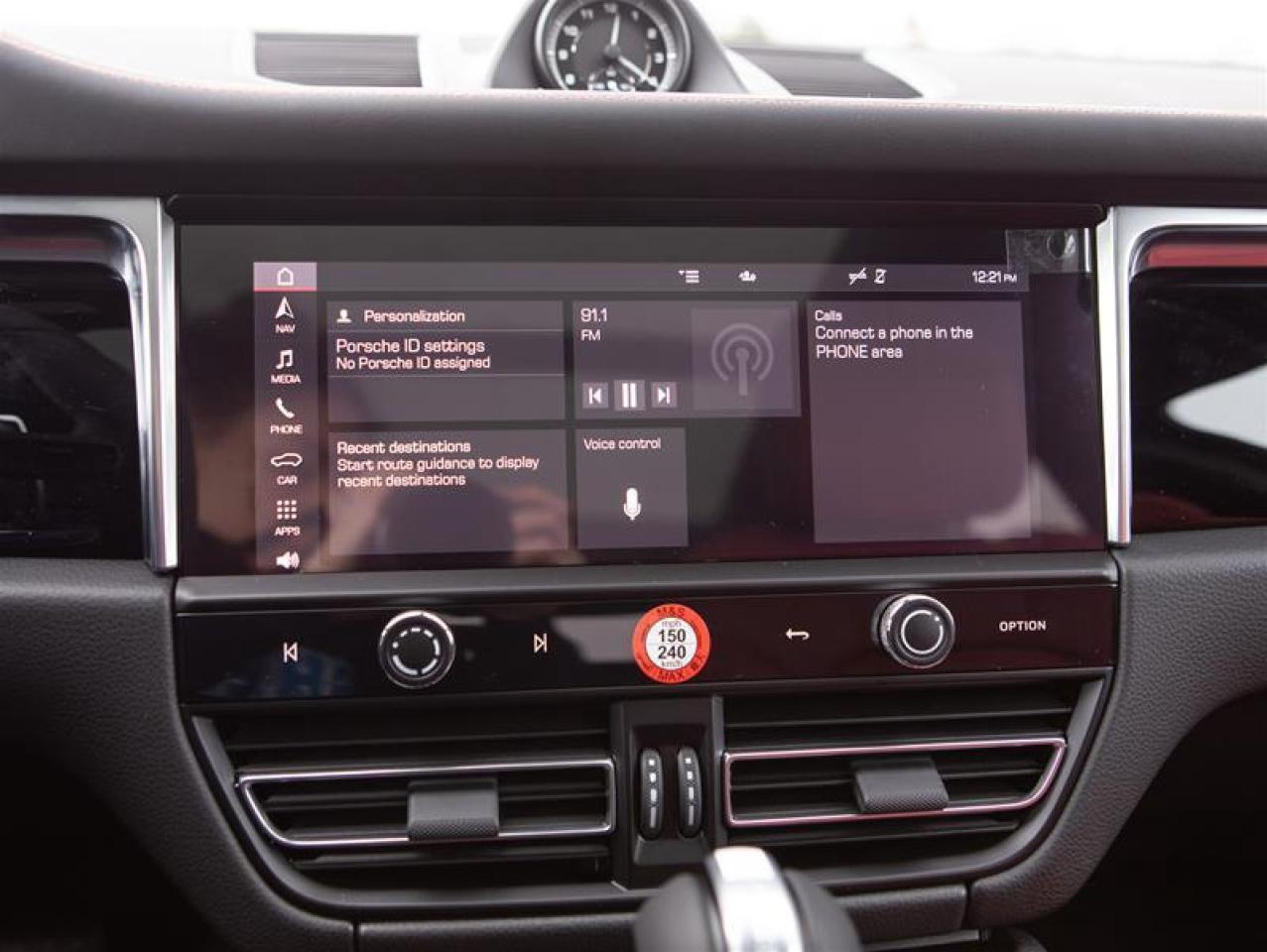 2025 Porsche Macan AWD Photo