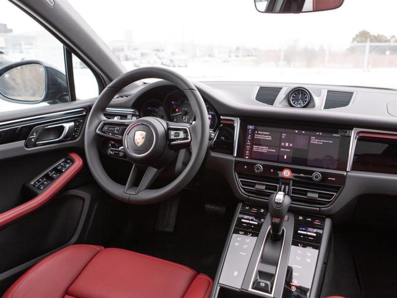 2025 Porsche Macan AWD Photo