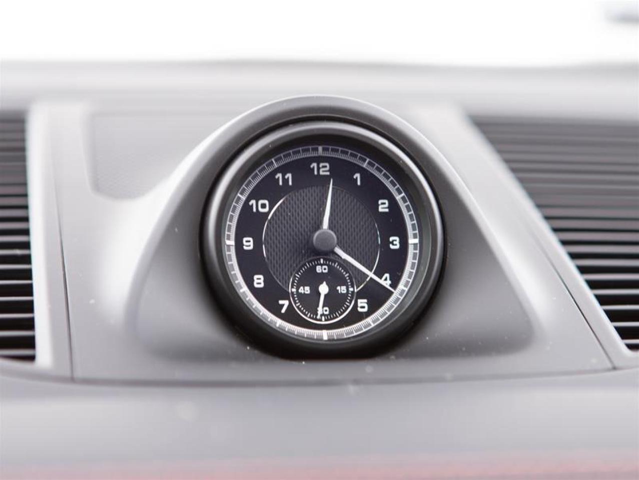 2025 Porsche Macan AWD Photo