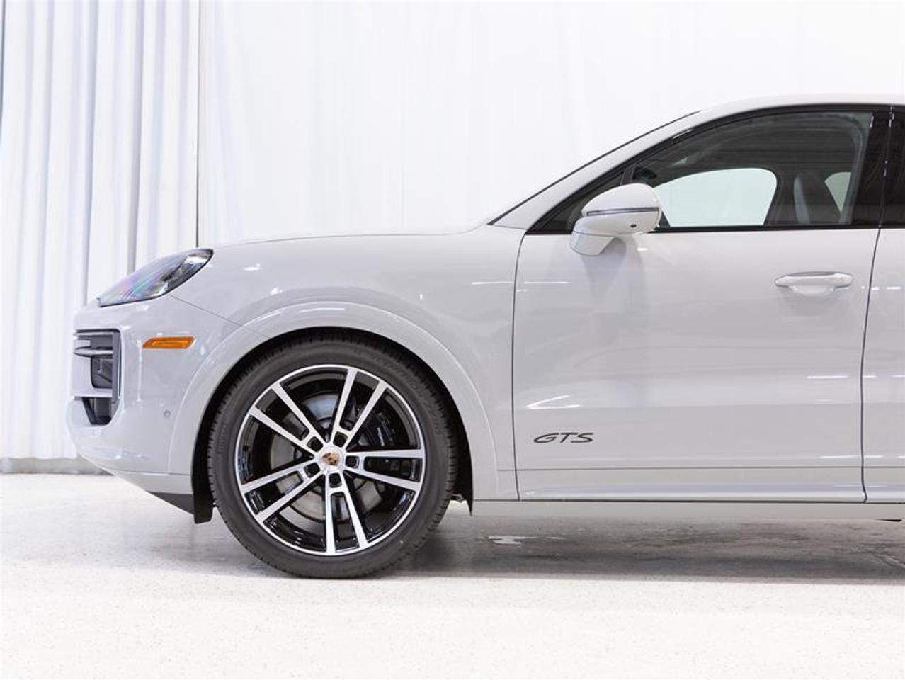 2025 Porsche Cayenne GTS Coupe AWD Photo